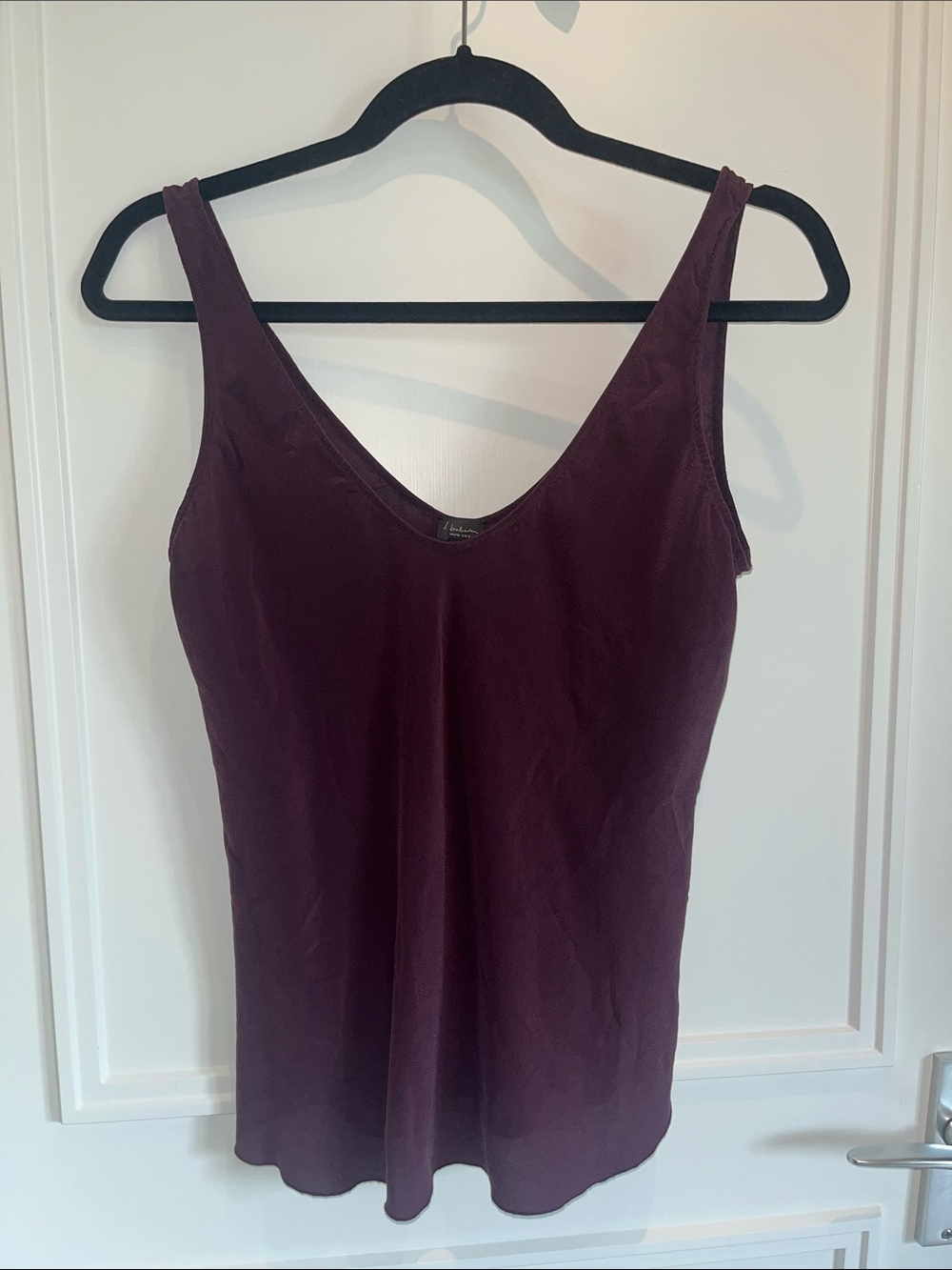 Babaton Aritzia Deep Plum 100% Silk V Scoop Neck Camisole Sz Medium
